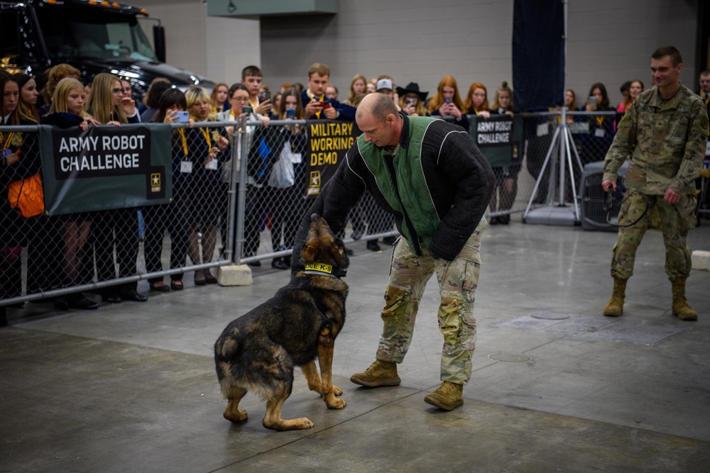 USAREC Soldier and K9 Atuk demonstration at FFA