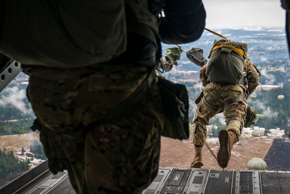 Drop zone drop-off: Washington National Guard pilots support special forces static line jumps