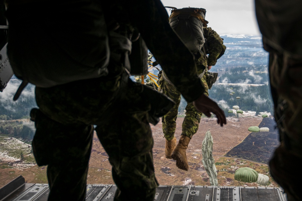 Drop zone drop-off: Washington National Guard pilots support special forces static line jumps