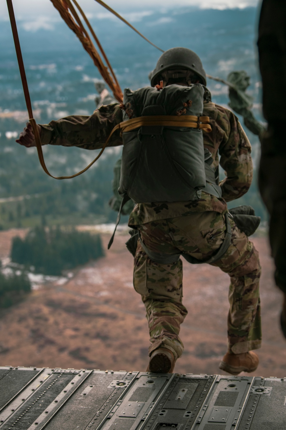 Drop zone drop-off: Washington National Guard pilots support special forces static line jumps