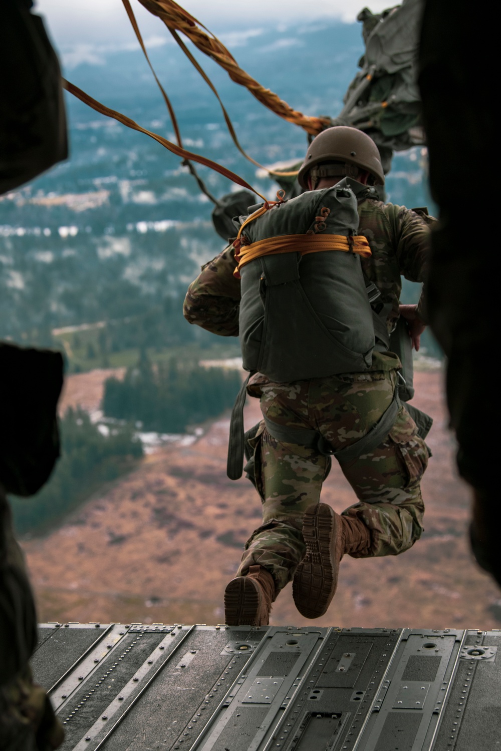 Drop zone drop-off: Washington National Guard pilots support special forces static line jumps