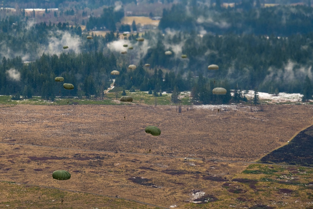 Drop zone drop-off: Washington National Guard pilots support special forces static line jumps