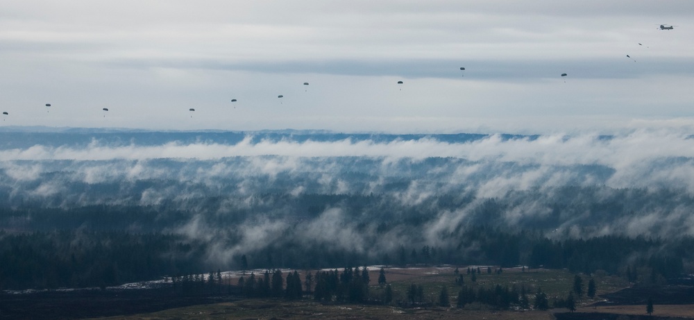 Drop zone drop-off: Washington National Guard pilots support special forces static line jumps