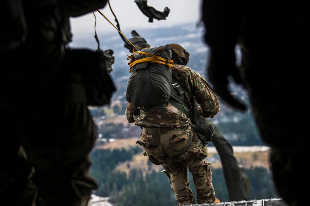 Drop zone drop-off: Washington National Guard pilots support special forces static line jumps