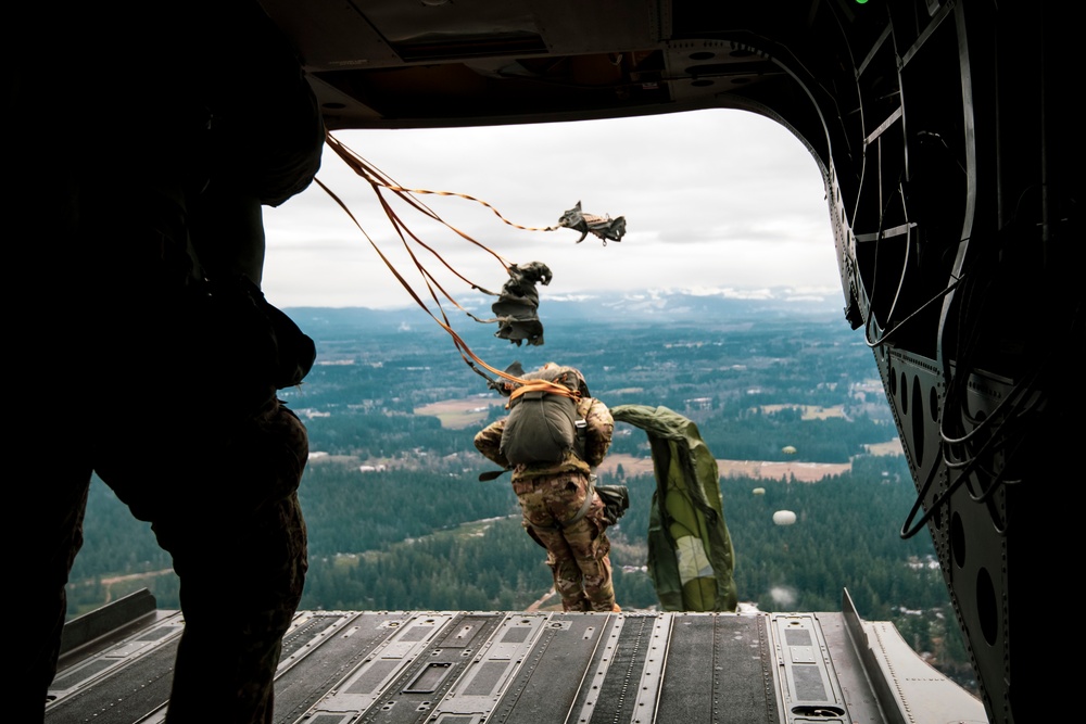 Drop zone drop-off: Washington National Guard pilots support special forces static line jumps