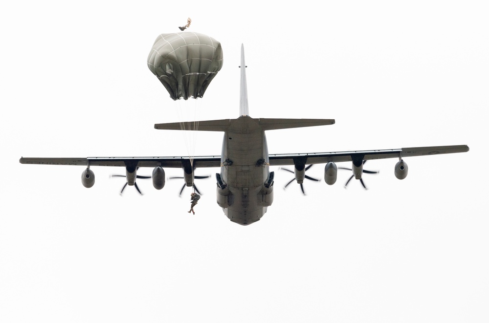 Army paratroopers and Marine Corps aviators conduct joint airborne operations at JBER