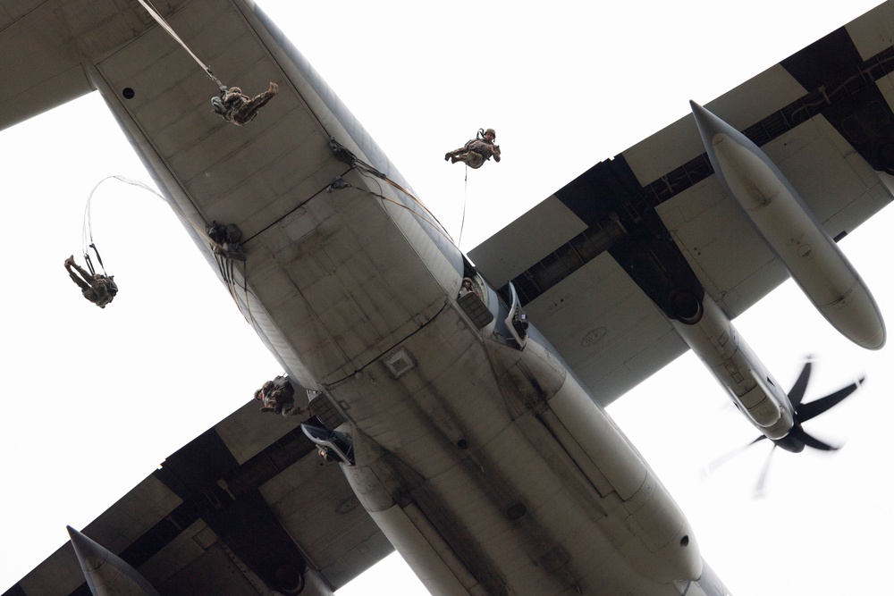 Army paratroopers and Marine Corps aviators conduct joint airborne operations at JBER