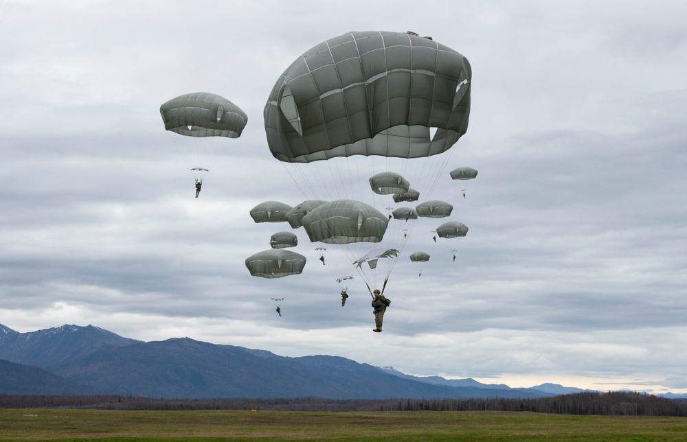 Army paratroopers and Marine Corps aviators conduct joint airborne operations at JBER