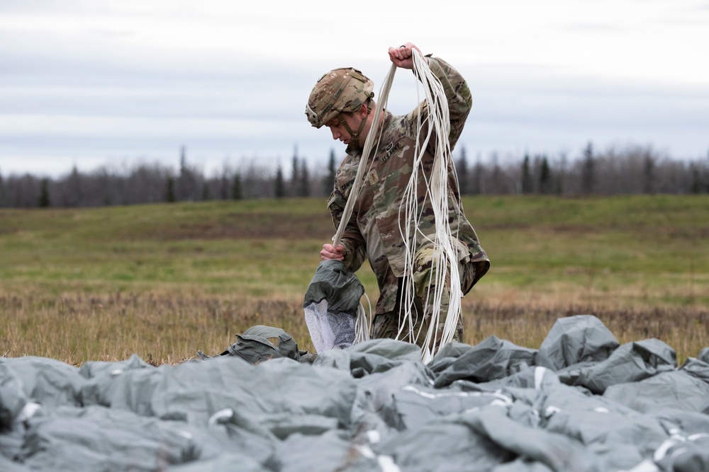 Army paratroopers and Marine Corps aviators conduct joint airborne operations at JBER