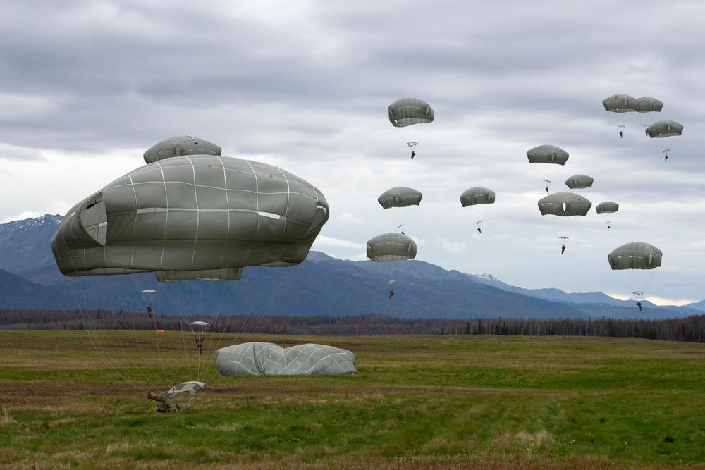 Army paratroopers and Marine Corps aviators conduct joint airborne operations at JBER