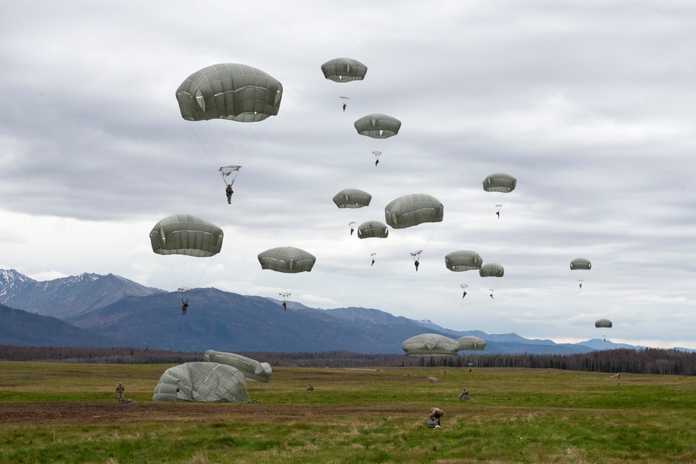 Army paratroopers and Marine Corps aviators conduct joint airborne operations at JBER