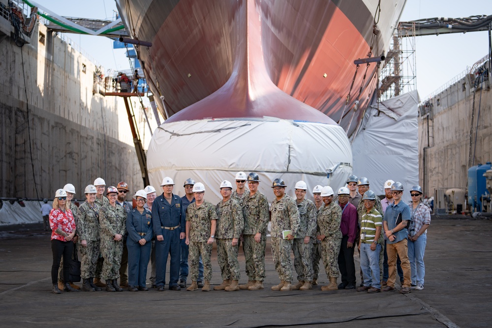 U.S. Pacific Fleet Commander Visits Pearl Harbor Naval Shipyard