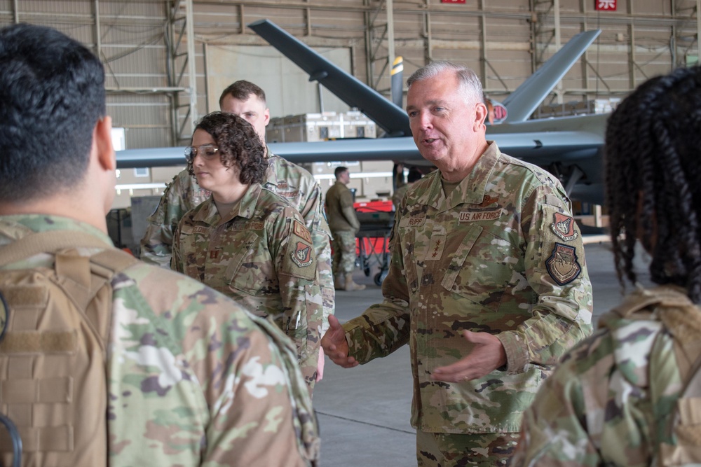 COMUSFJ Visits 319th ERS at Kanoya