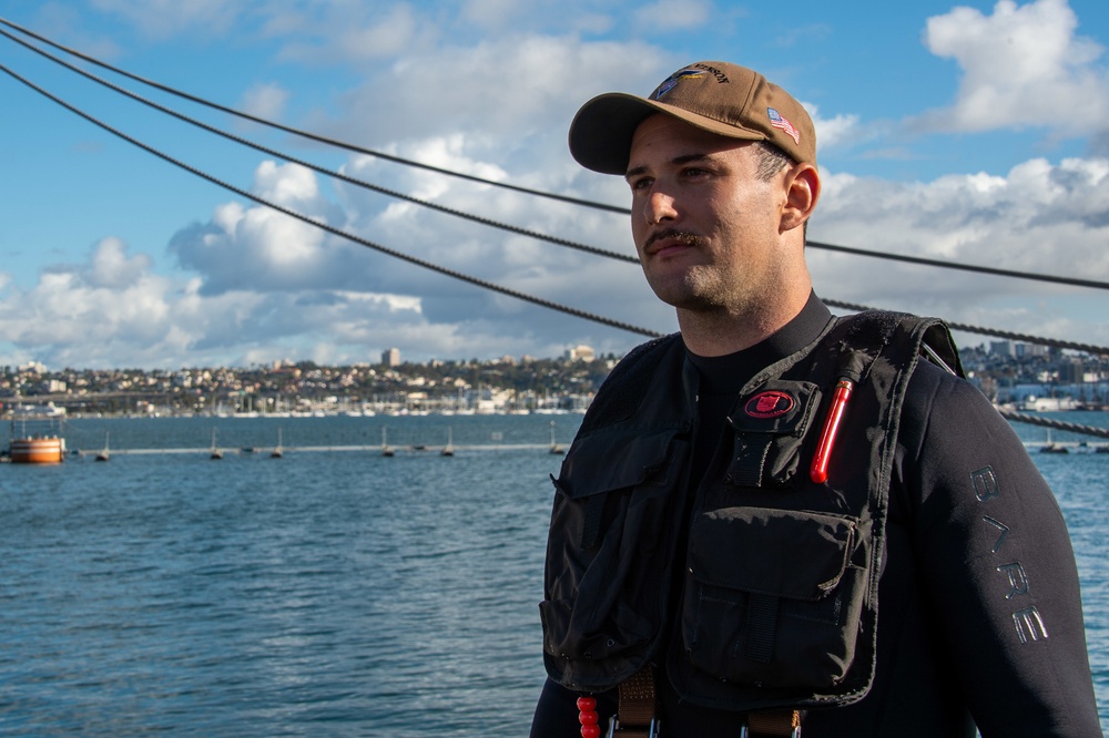 Sailors Serve Aboard USS Carl Vinson (CVN 70)