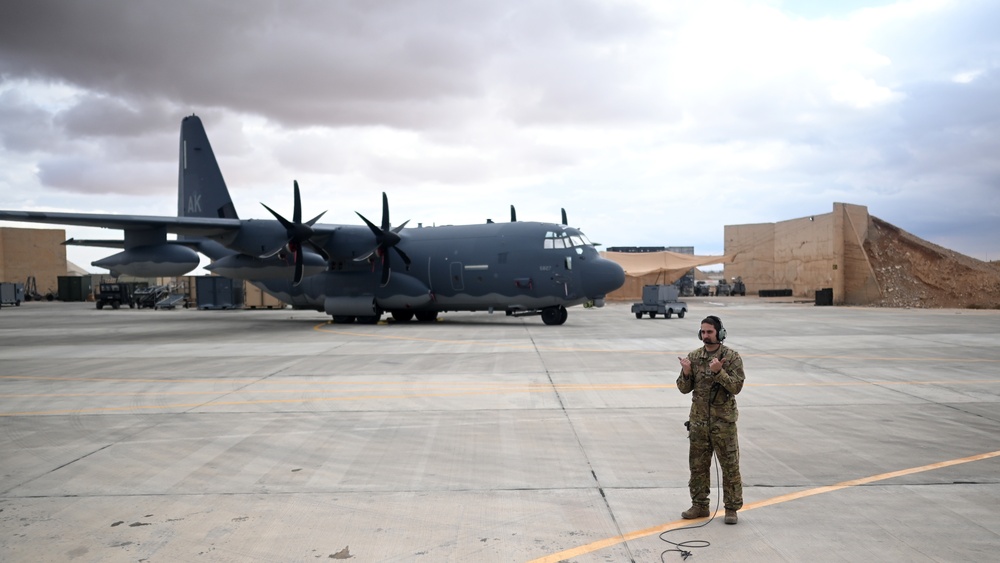 HC-130J, AC-130 perform FARP exercise in CENTCOM AOR