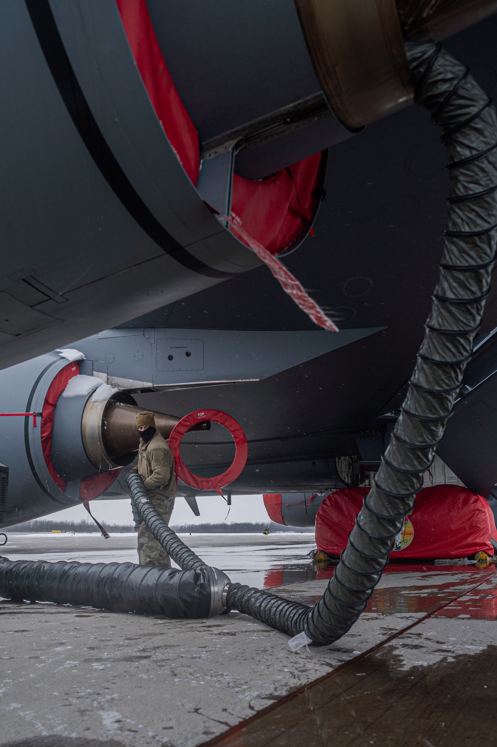 914 ARW KC-135 Stratotanker pre-flight inspection