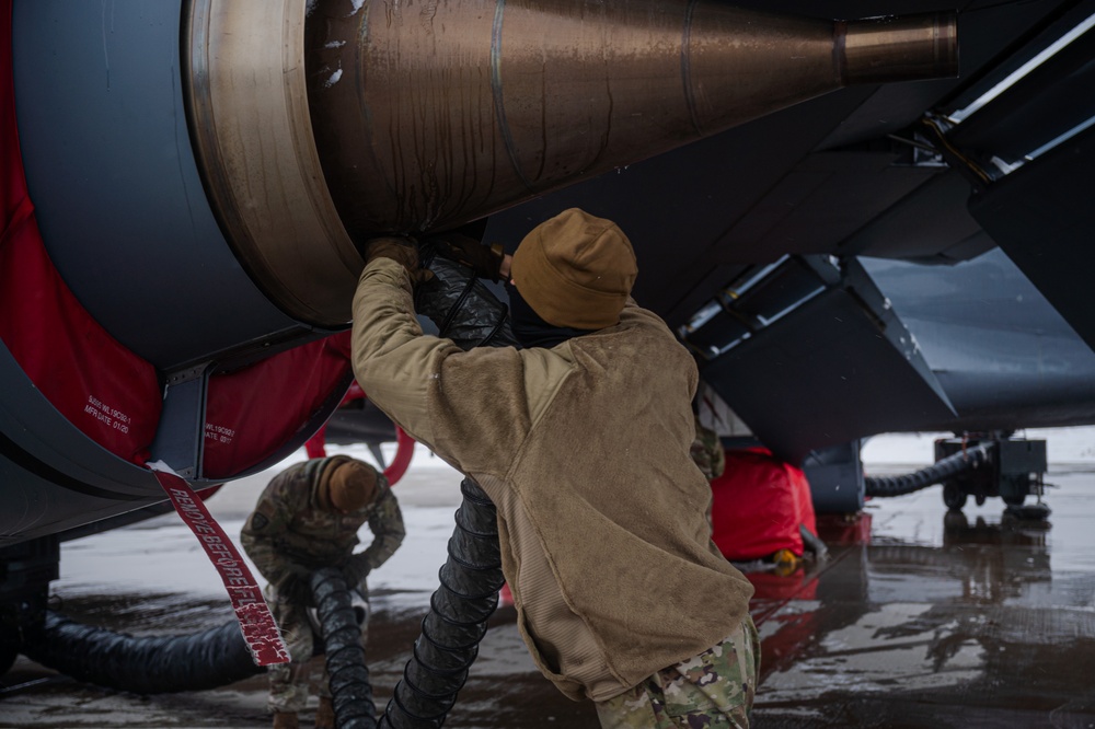 914 ARW KC-135 Stratotanker pre-flight inspection