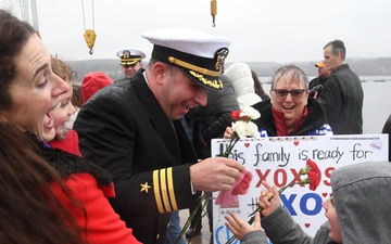 USS Newport News (SSN 750) returns home, earns coveted Battle 'E' award