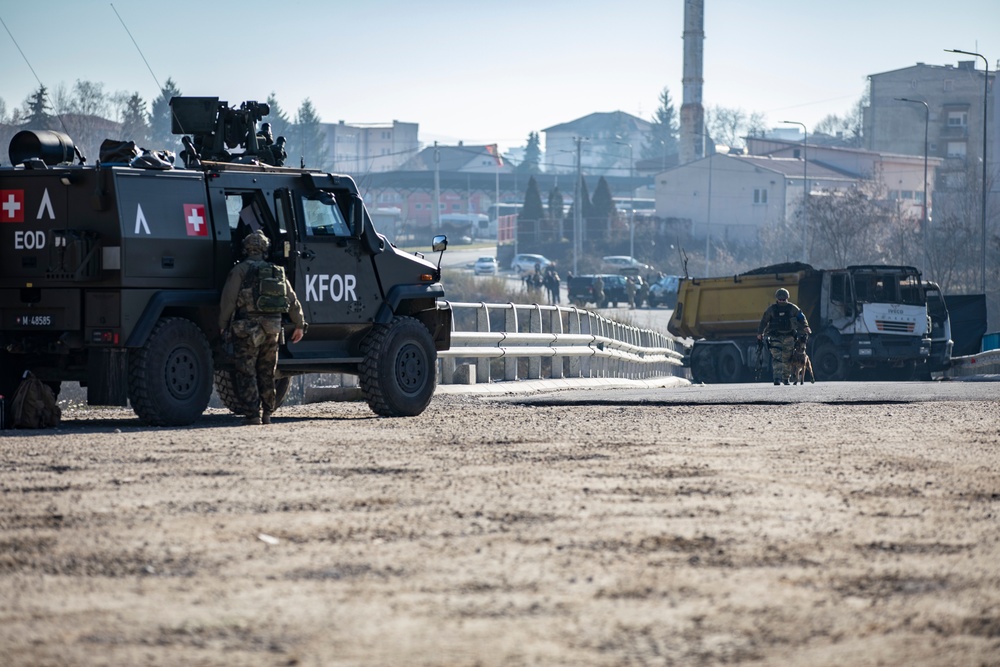 KFOR conducts roadblock removal in Mitrovica