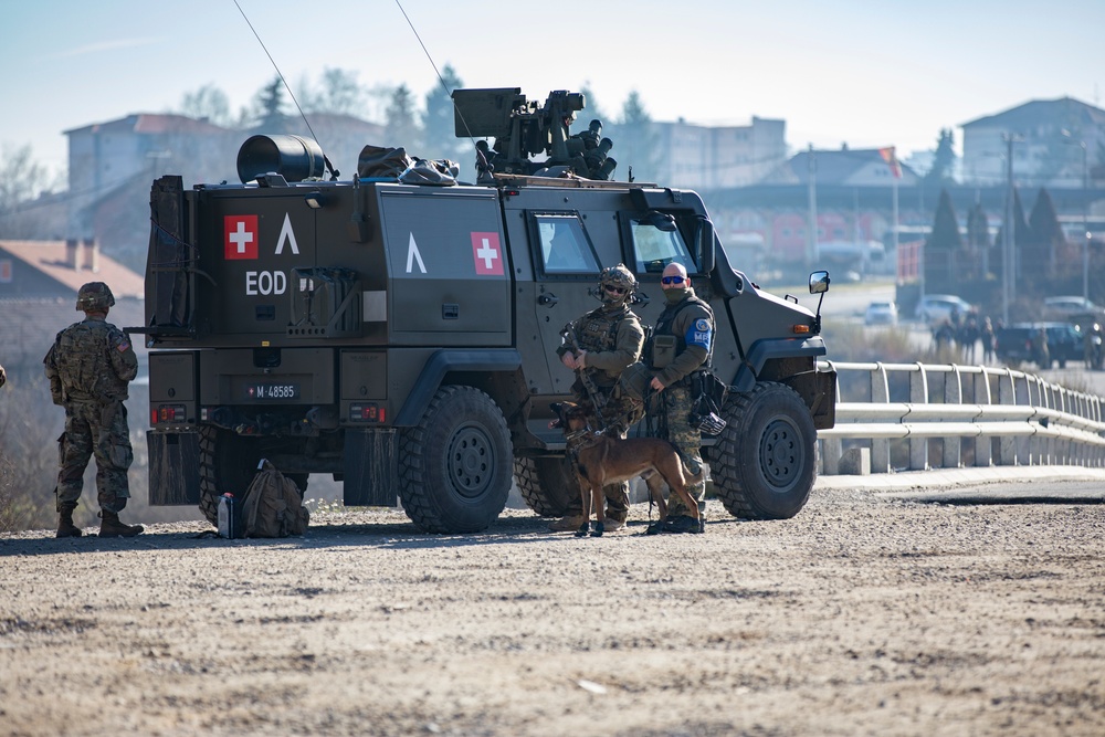 KFOR conducts roadblock removal in Mitrovica