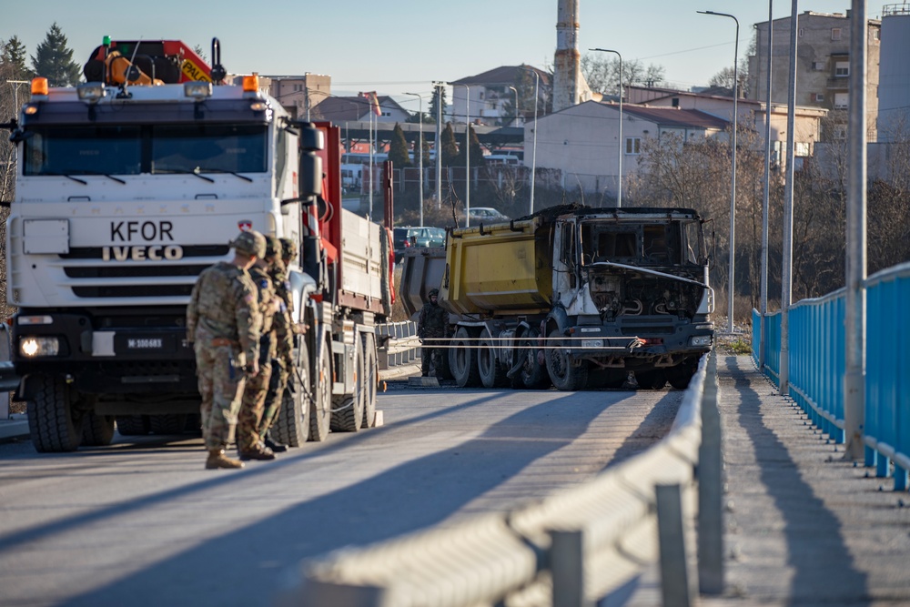 KFOR conducts roadblock removal in Mitrovica