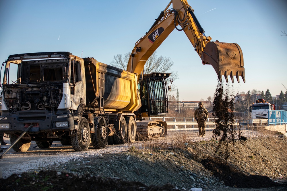 KFOR conducts roadblock removal in Mitrovica