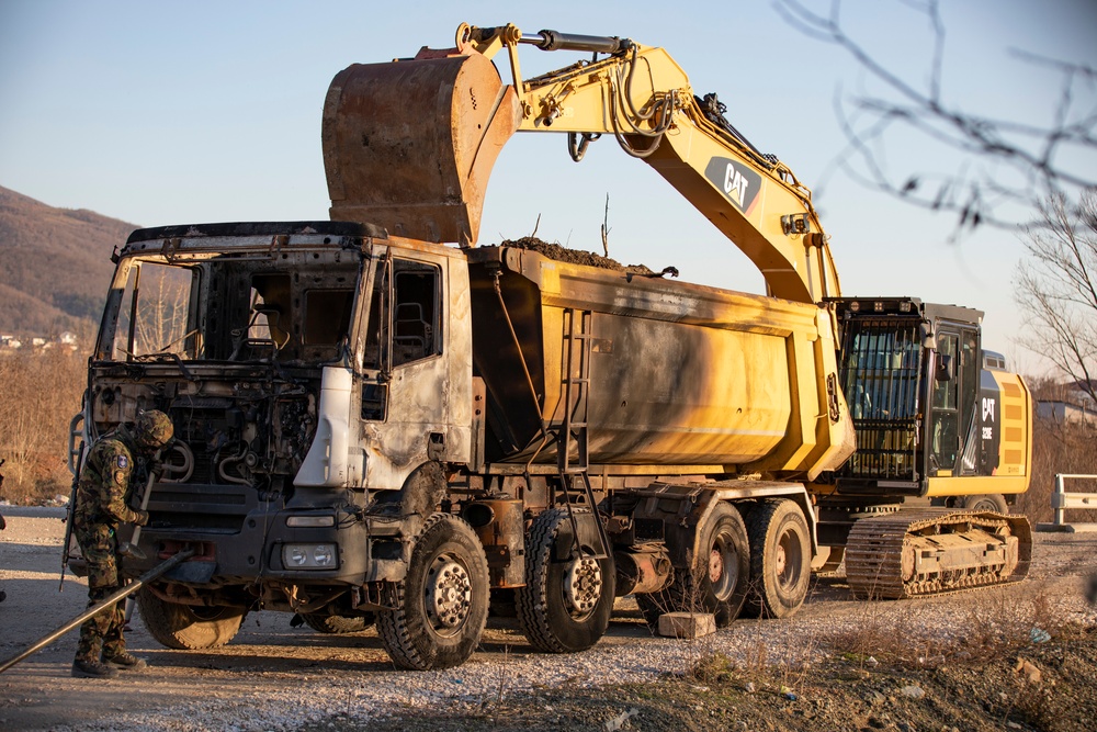 KFOR conducts roadblock removal in Mitrovica