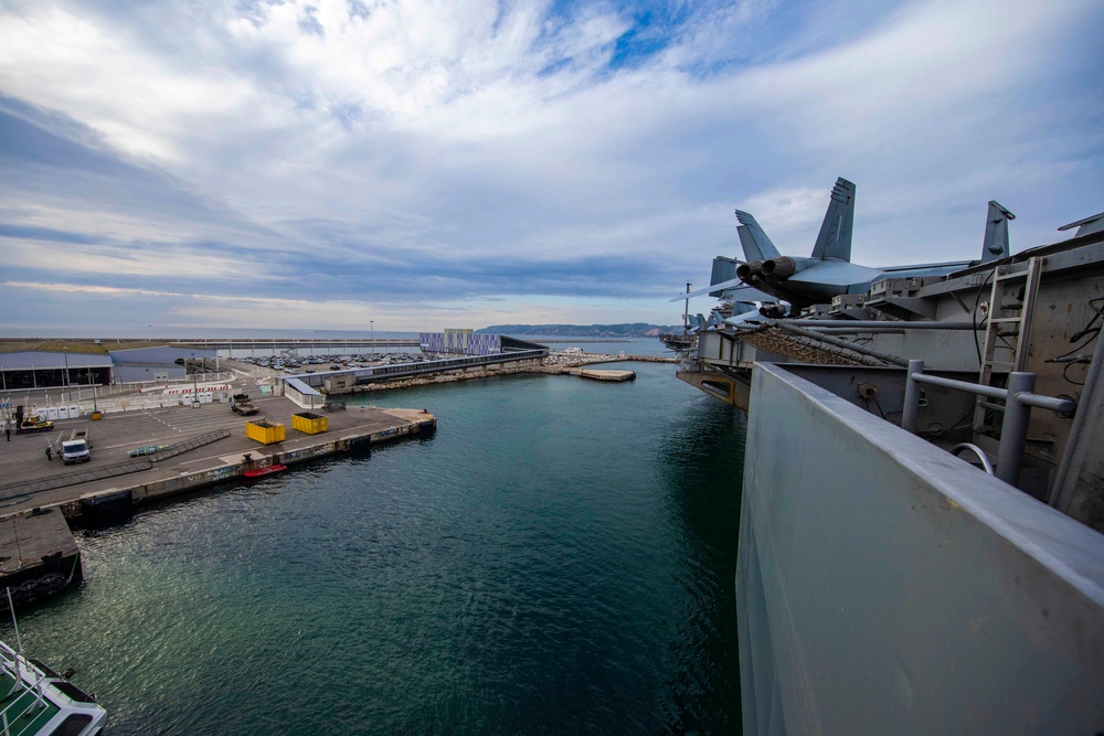 Daily Operations Aboard USS George H.W. Bush (CVN 77)