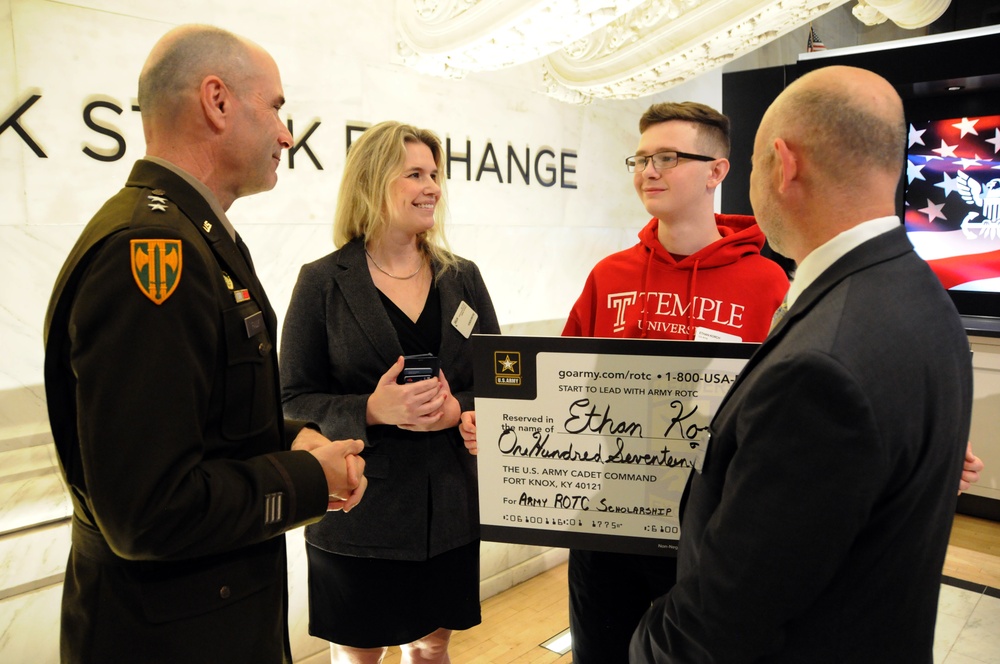 Army Reserve kicks off new year with Minuteman Scholarship presentation