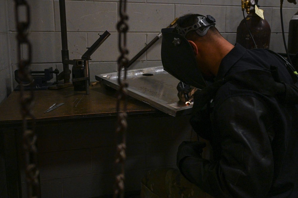 Aircraft Metals Tech Welds At Work