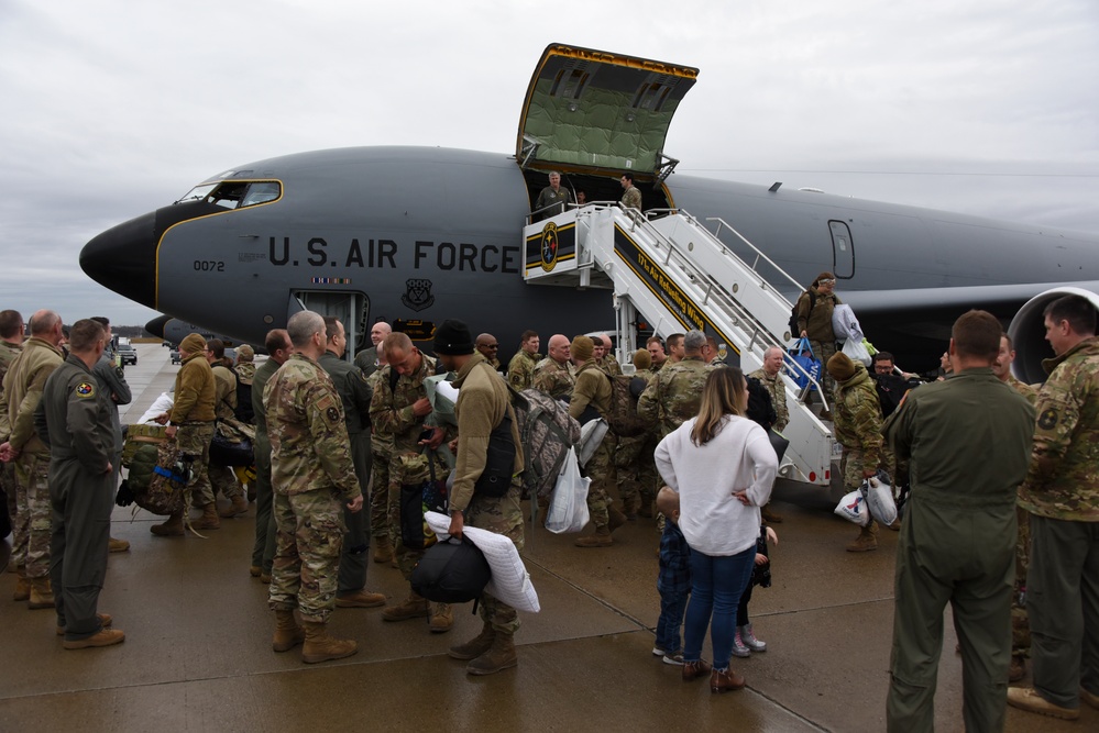 Pennsylvania Air National Guardsmen Reunite with Family After Deployment