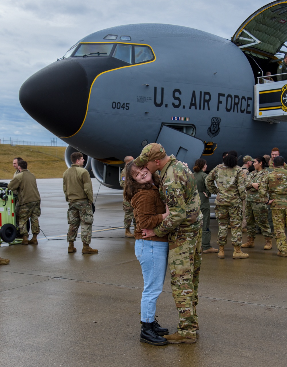 Pennsylvania Air National Guardsmen Reunite with Family After Deployment