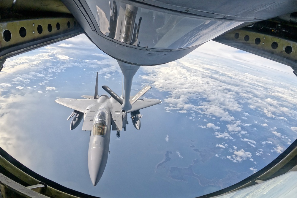 Citizen Airmen refuel F-15E Strike Eagles over North Carolina