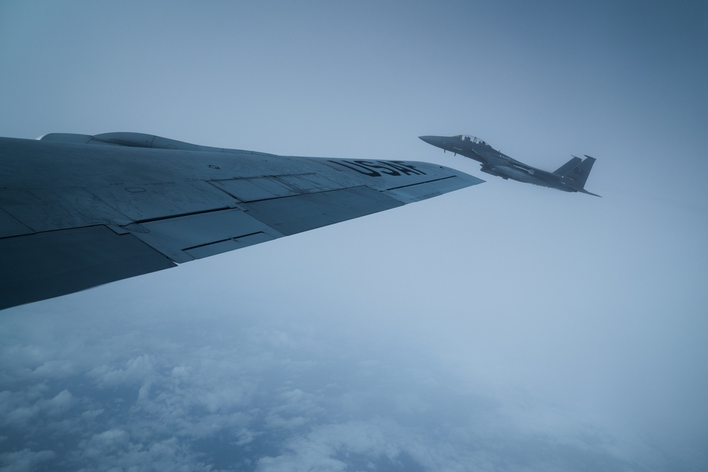 Citizen Airmen refuel F-15E Strike Eagles over North Carolina