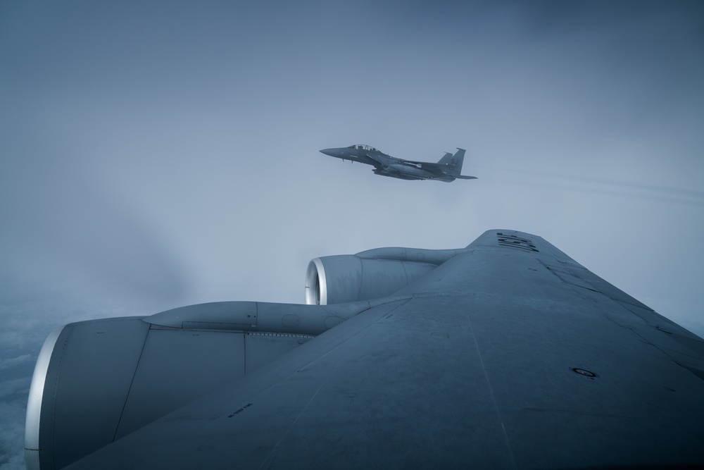 Citizen Airmen refuel F-15E Strike Eagles over North Carolina