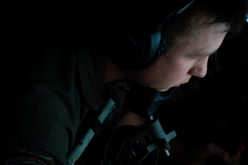 Citizen Airmen refuel F-15E Strike Eagles over North Carolina