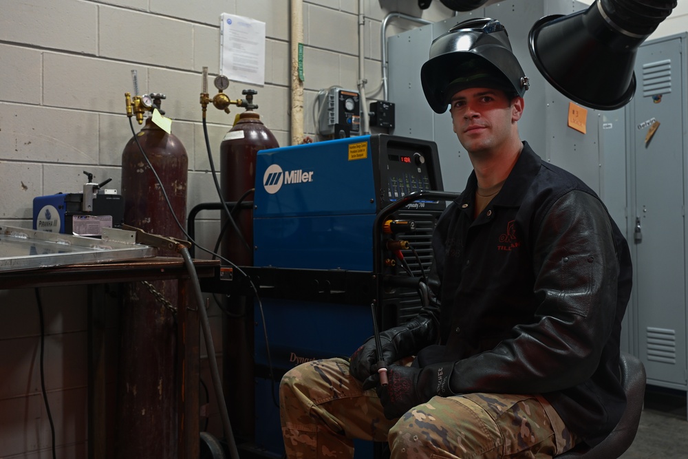 Aircraft Metals Tech Welds At Work