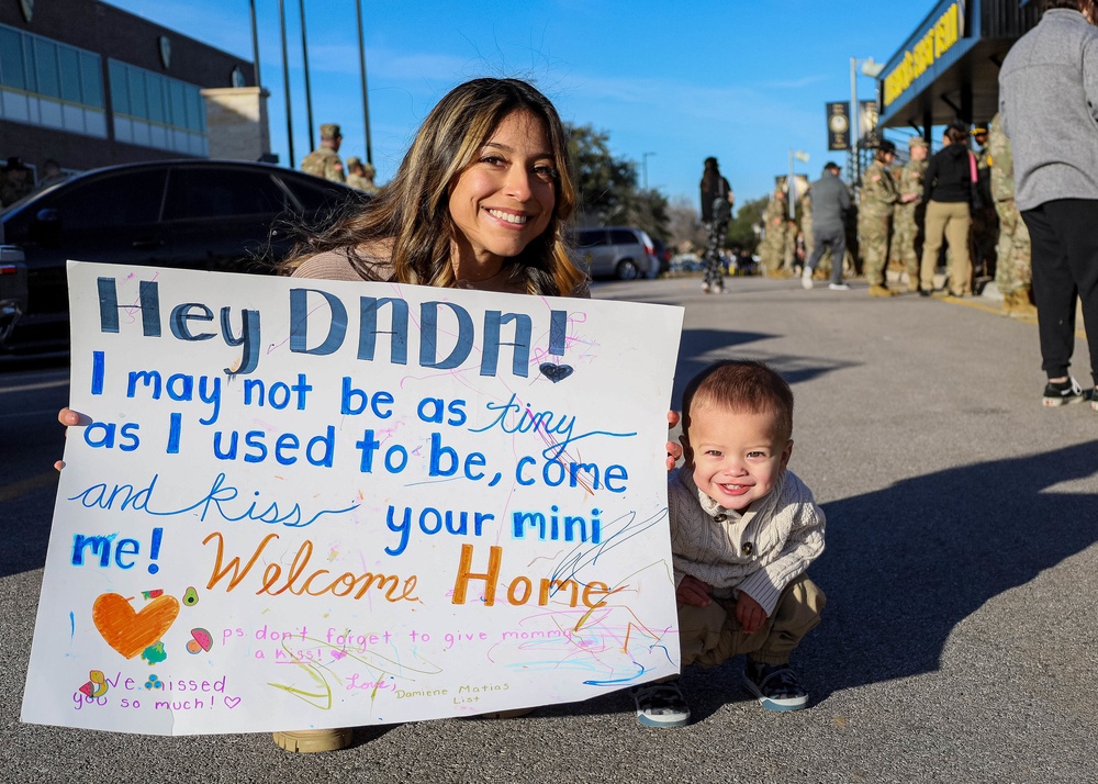 1st CAV Welcomes Troops from 3rd Armored Brigade Combat Team “GREYWOLF” Back to Fort Hood, TX