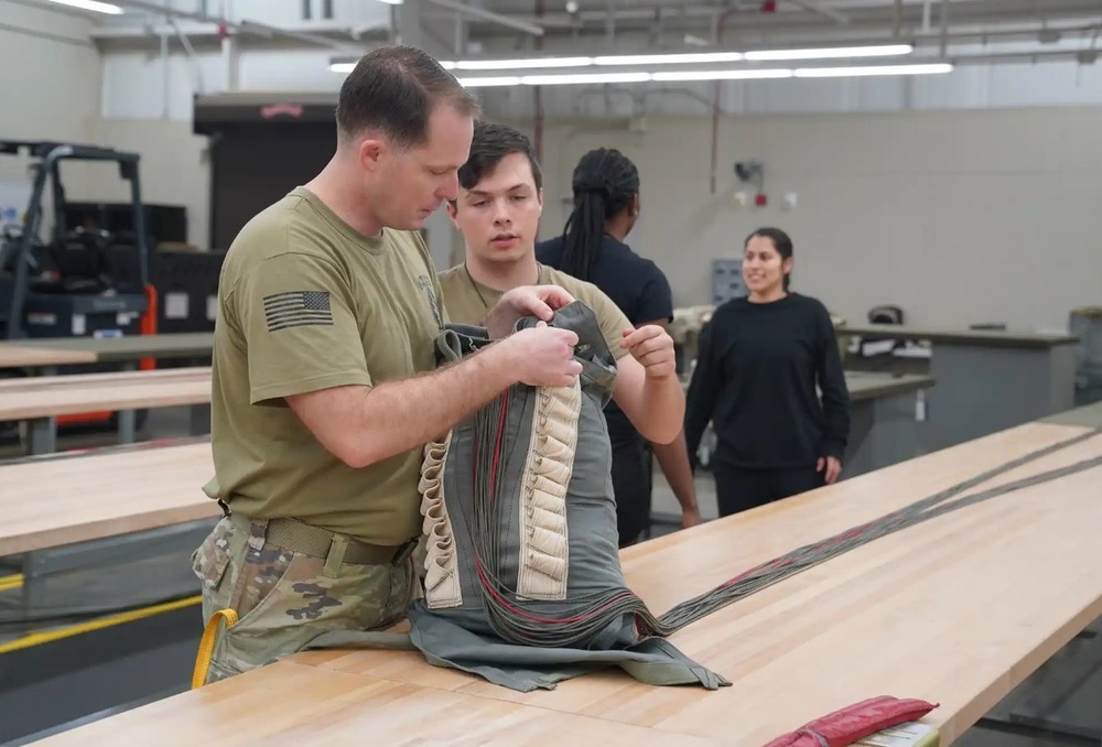 528th Special Troops Battalion and HHC Command Team learn how to pack chutes