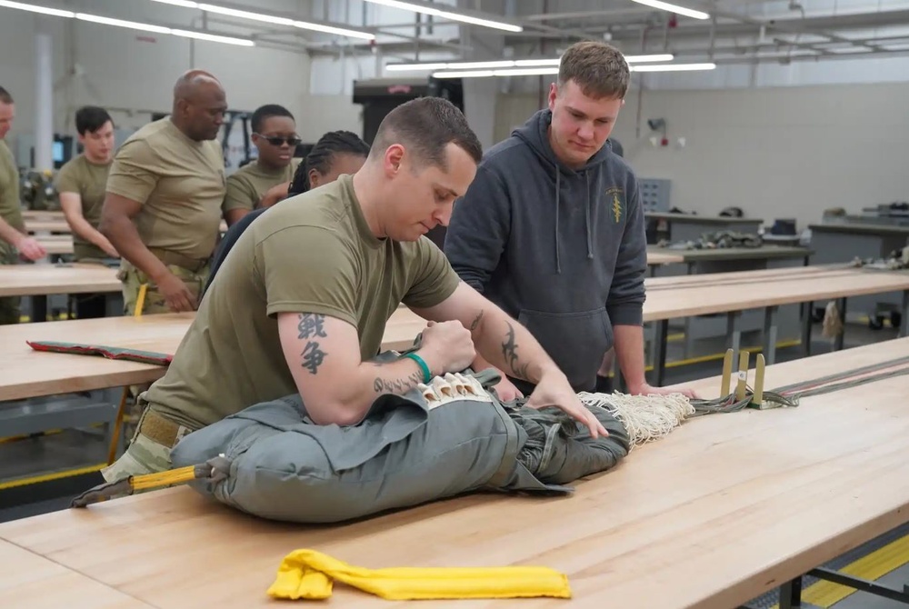 528th Special Troops Battalion and HHC Command Team learn how to pack chutes