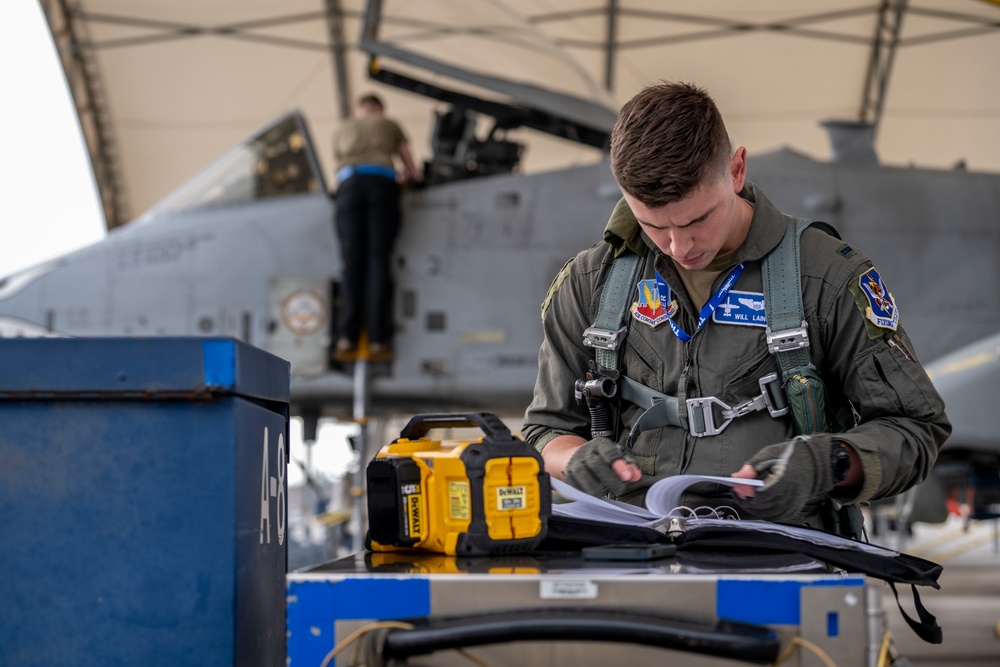 Pilots conduct CBRN flight training