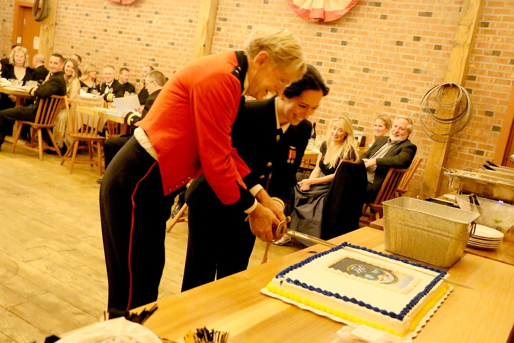 NAMRU-D celebrates 247th Navy Birthday at Navy Ball