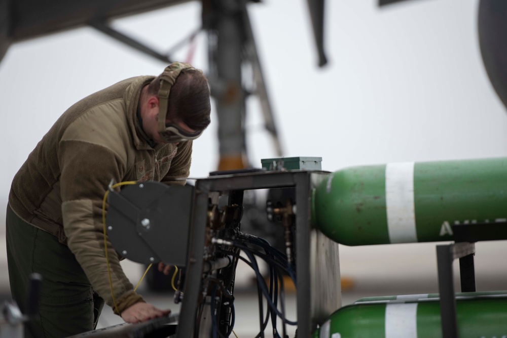 DVIDS - Images - Flying Crew Chiefs Keep The Mission Going [Image 3 Of 19]