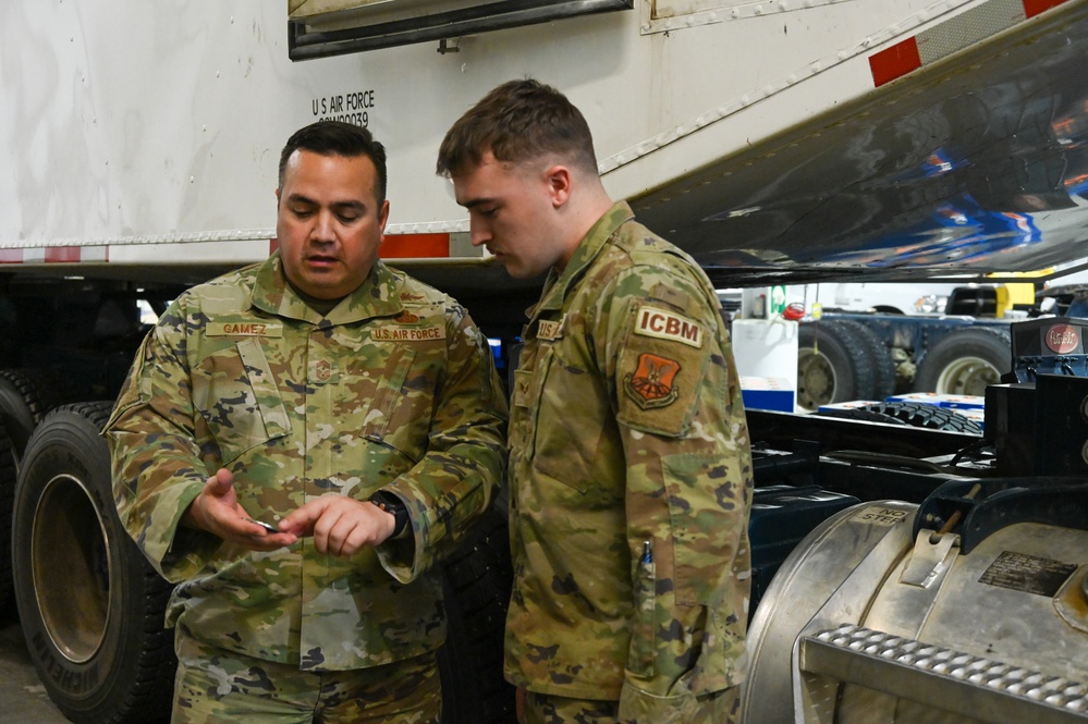 Maj. Gen Lutton and Chief Master Sgt. Gamez visit Minot Air Force Base