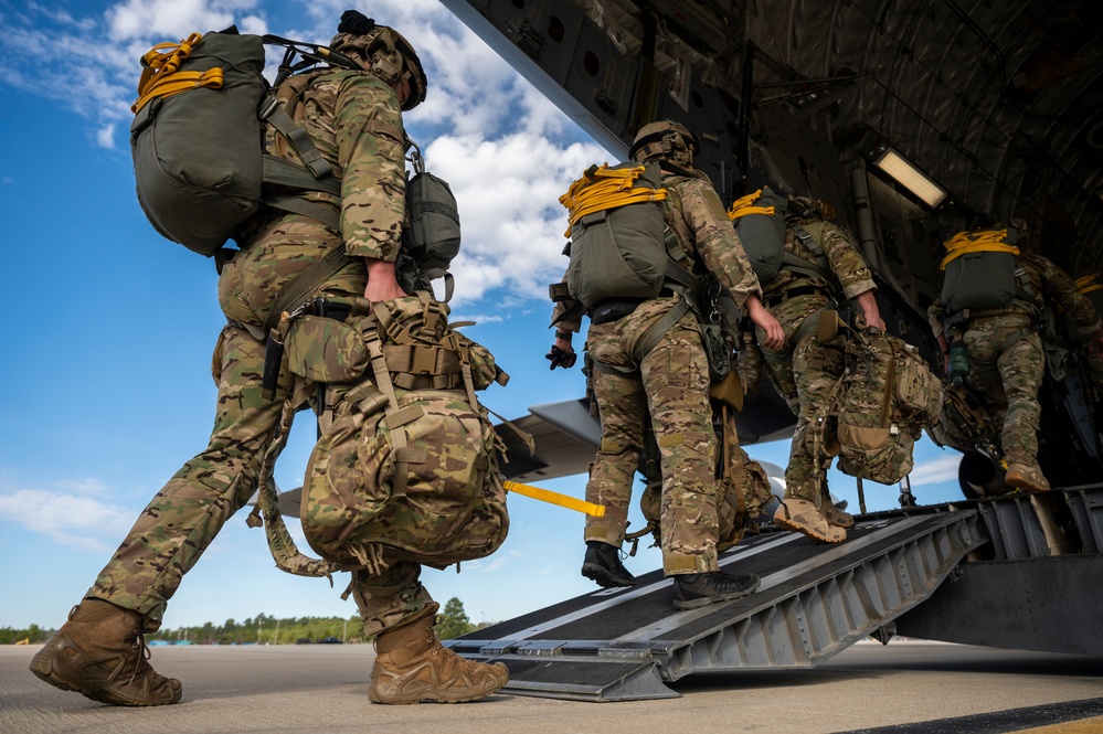 Special Tactics Airmen perform static line jump, demonstrate lethality through rapid mobility