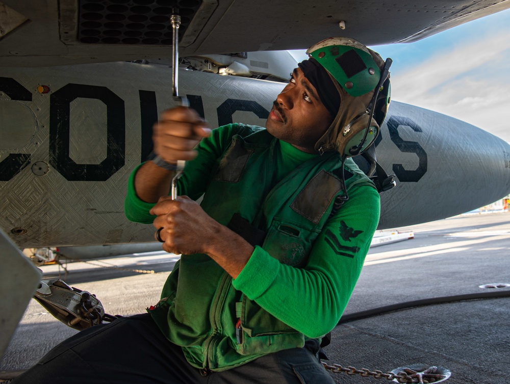 Sailors Perform Maintenance