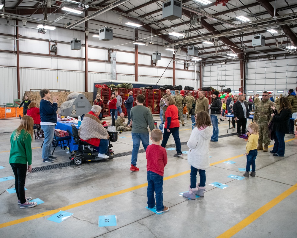 138FW Celebrates Hosts Children's Christmas