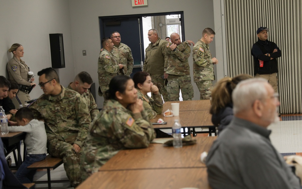 U.S. Army Reserve Soldier Attend Family Day