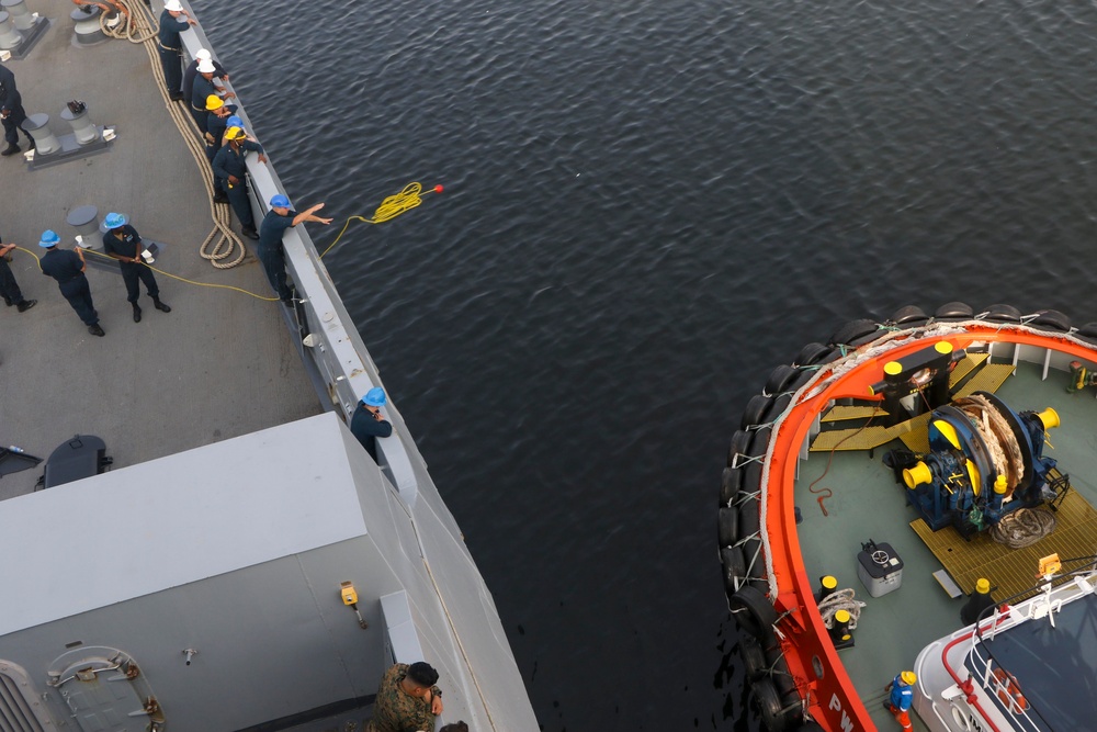 Anchorage Pulls into Singapore