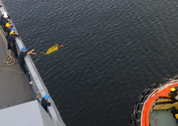 Anchorage Pulls into Singapore